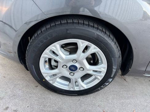 Used 2015 Ford Fiesta SE image 12