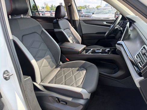 Certified 2024 Volkswagen Atlas Peak Edition SEL AWD/4WD image 29