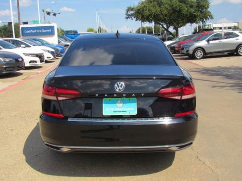Used 2022 Volkswagen Passat 2.0T SE image 9