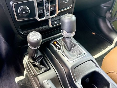 Used 2023 Jeep Wrangler Unlimited Sahara w/ Cold Weather Group AWD/4WD image 18