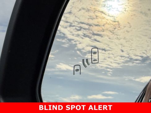 Used 2024 Toyota Corolla Cross XLE w/ Convenience Package image 21