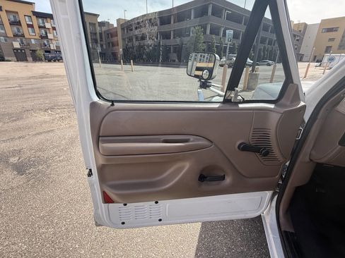 Used 1996 Ford Bronco XLT image 19