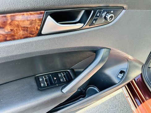 Used 2013 Volkswagen Passat TDI SEL Premium image 12