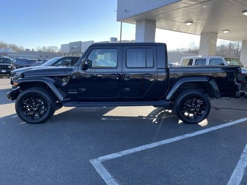 Used 2023 Jeep Gladiator Overland image 8