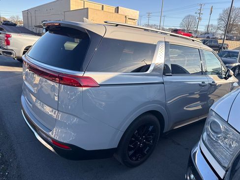 Used 2023 Kia Carnival SX Prestige image 9