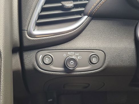 Used 2018 Chevrolet Trax Premier FWD image 24