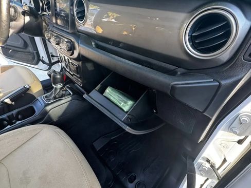 Used 2020 Jeep Wrangler Unlimited Sahara AWD/4WD image 35