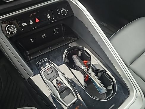 Used 2025 Audi Q5 Premium Plus w/ Premium Plus image 6