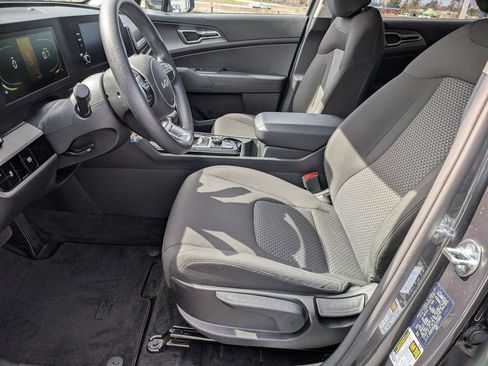 Used 2025 Kia Sportage LX image 14