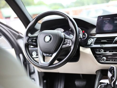 Used 2017 BMW 540i xDrive image 14