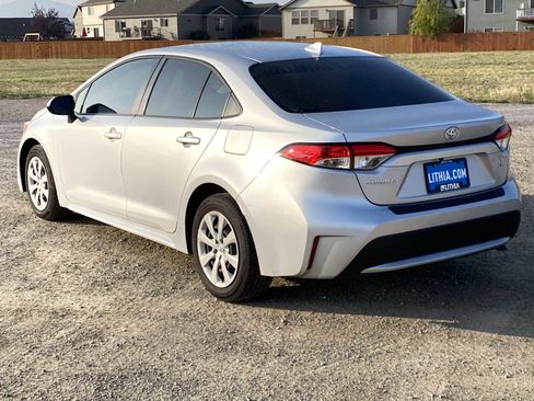 Used 2022 Toyota Corolla LE image 11