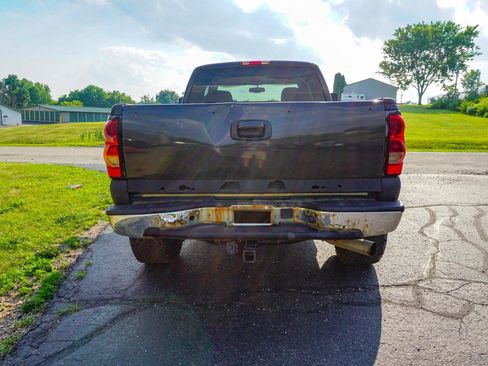 Used 2005 Chevrolet Silverado 2500 LS w/ Heavy-Duty Power Package image 5