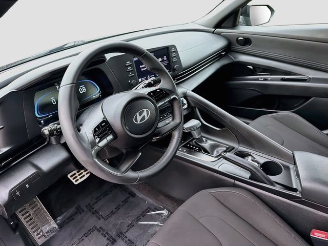 Certified 2025 Hyundai Elantra Sport FWD image 9
