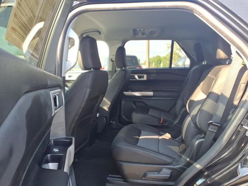 Used 2022 Ford Explorer XLT w/ Class IV Trailer Tow Package AWD/4WD image 15
