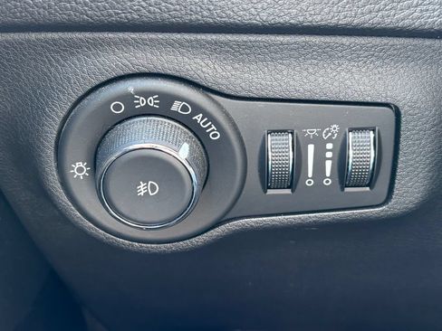 Used 2018 Jeep Compass Latitude AWD/4WD image 26