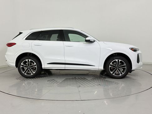Used 2025 Audi Q5 Premium w/ Convenience Package AWD/4WD image 7