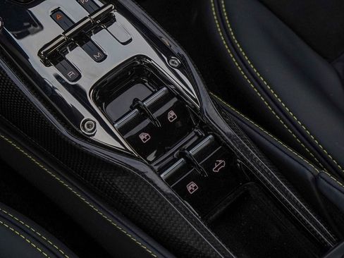 Used 2023 Ferrari SF90 Spider image 34