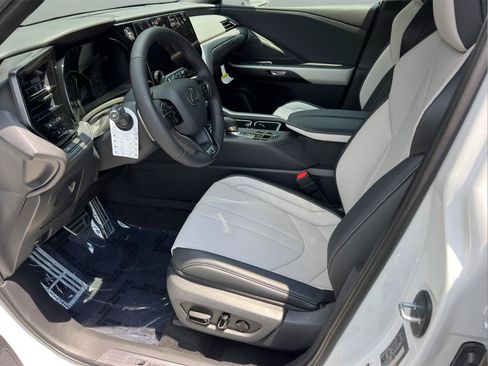 New 2026 Lexus TX 500h AWD image 9