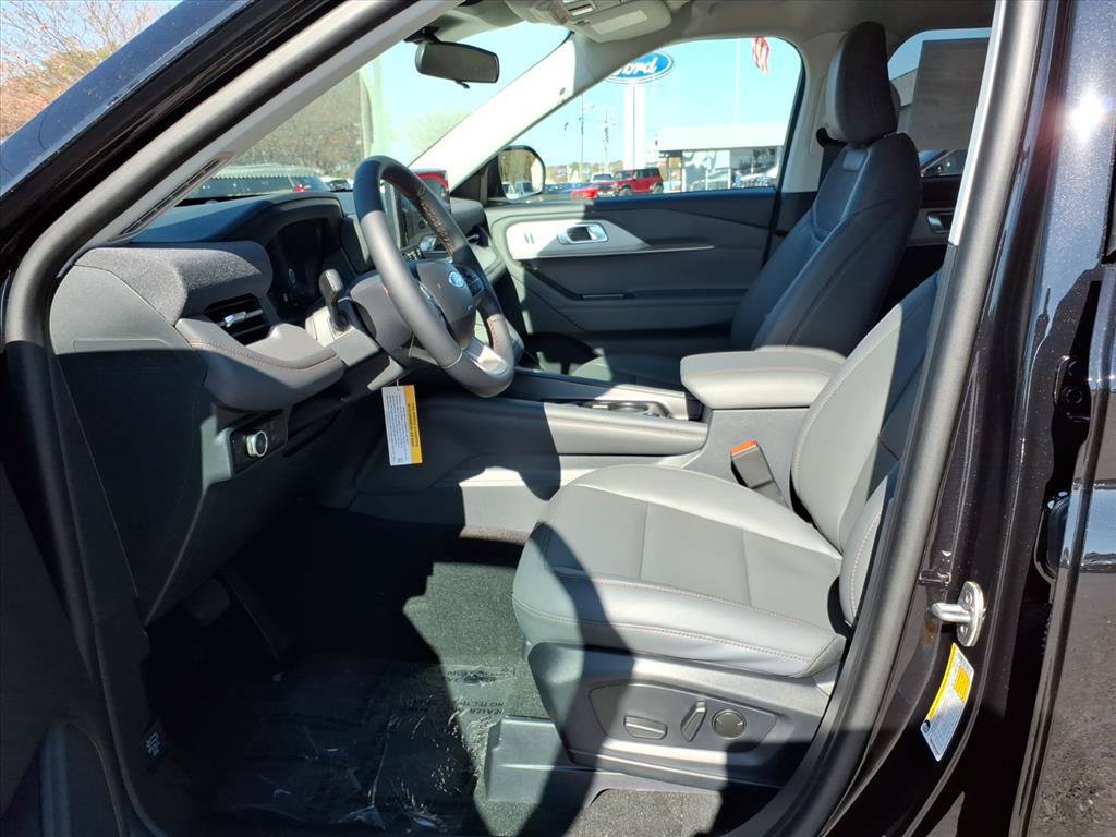 New 2026 Ford Explorer Active w/ Active Comfort Package RWD image 8