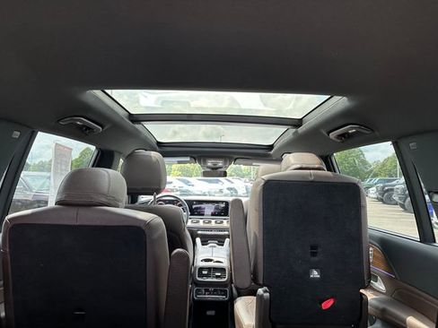 Used 2023 Mercedes-Benz GLS 450 4MATIC image 15