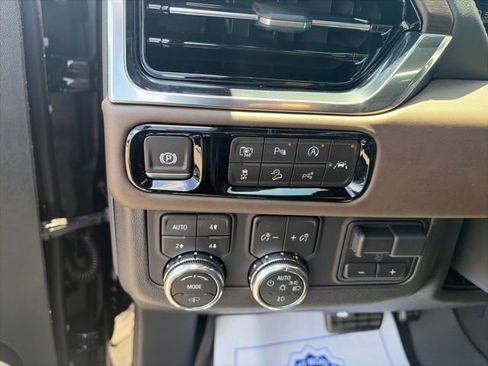 New 2026 GMC Yukon Denali Ultimate w/ LPO, Floor Liner Package AWD/4WD image 19