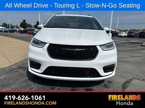 Used 2023 Chrysler Pacifica Touring-L w/ S Appearance Package AWD/4WD image 8