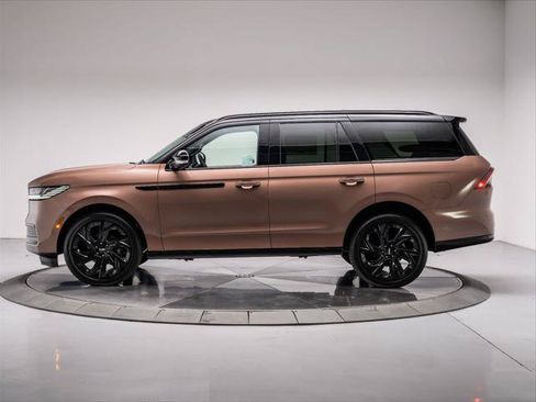 New 2026 Lincoln Navigator Black Label AWD/4WD image 2