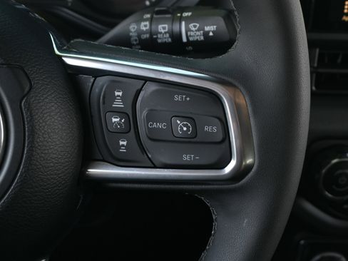 Used 2025 Jeep Wrangler Unlimited Sahara AWD/4WD image 19