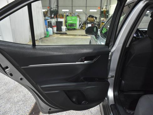 Used 2018 Toyota Camry LE FWD image 31