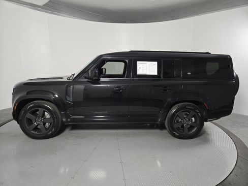 Used 2023 Land Rover Defender 130 X-Dynamic SE image 7