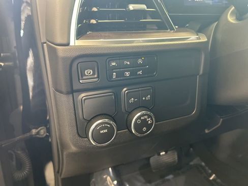 Used 2025 Chevrolet Suburban LS RWD image 42