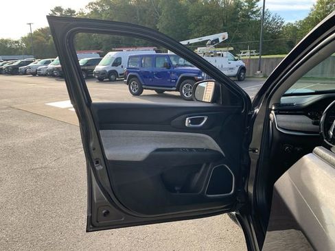 Used 2022 Jeep Compass Latitude w/ Convenience Group image 18