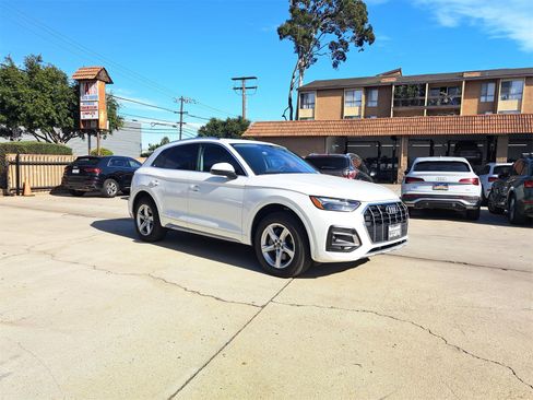 Used 2023 Audi Q5 2.0T Premium w/ Convenience Package image 2