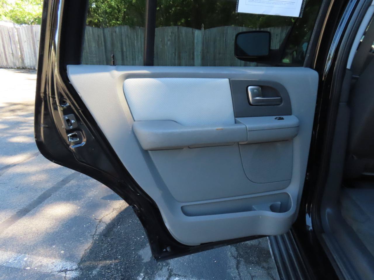 Used 2004 Ford Expedition XLT AWD/4WD image 18