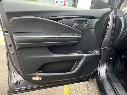 Used 2017 Honda Pilot Touring image 13
