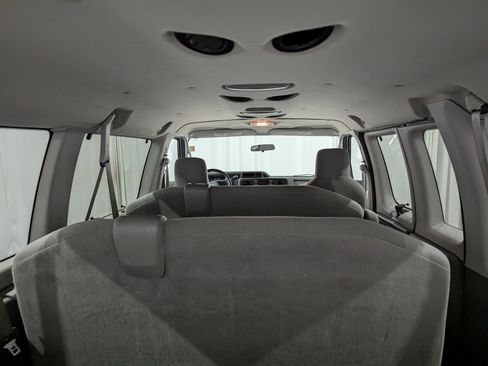 Used 2010 Ford E-350 and Econoline 350 XL RWD image 17