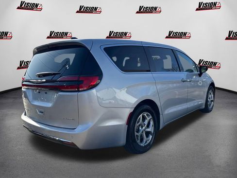 Used 2024 Chrysler Pacifica Limited FWD image 5