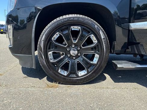 Used 2019 Cadillac Escalade ESV Platinum AWD/4WD image 29