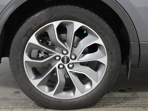 Used 2022 Lincoln Nautilus Reserve FWD image 13