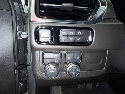 Used 2025 GMC Yukon Denali AWD/4WD image 24