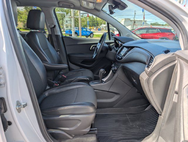 Used 2020 Chevrolet Trax LT w/ Redline Edition AWD/4WD image 12