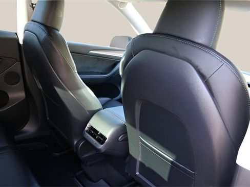 Used 2023 Tesla Model Y Performance image 14