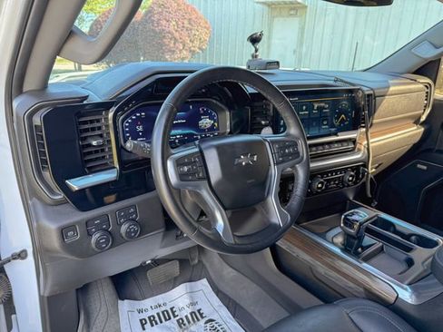 Used 2023 Chevrolet Silverado 1500 RST w/ Redline Edition AWD/4WD image 13
