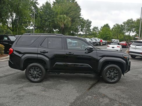 Used 2025 Toyota 4Runner SR5 AWD/4WD image 5