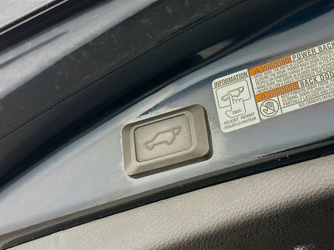 Used 2018 Toyota RAV4 XLE AWD/4WD image 31