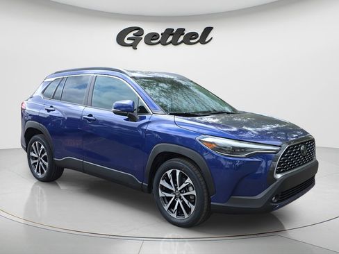 Used 2023 Toyota Corolla Cross XLE image 2