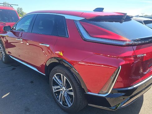 Used 2024 Cadillac Lyriq Luxury AWD/4WD image 4