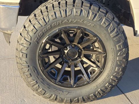 Used 2021 Ford F150 Lariat w/ FX4 Off-Road Package AWD/4WD image 18