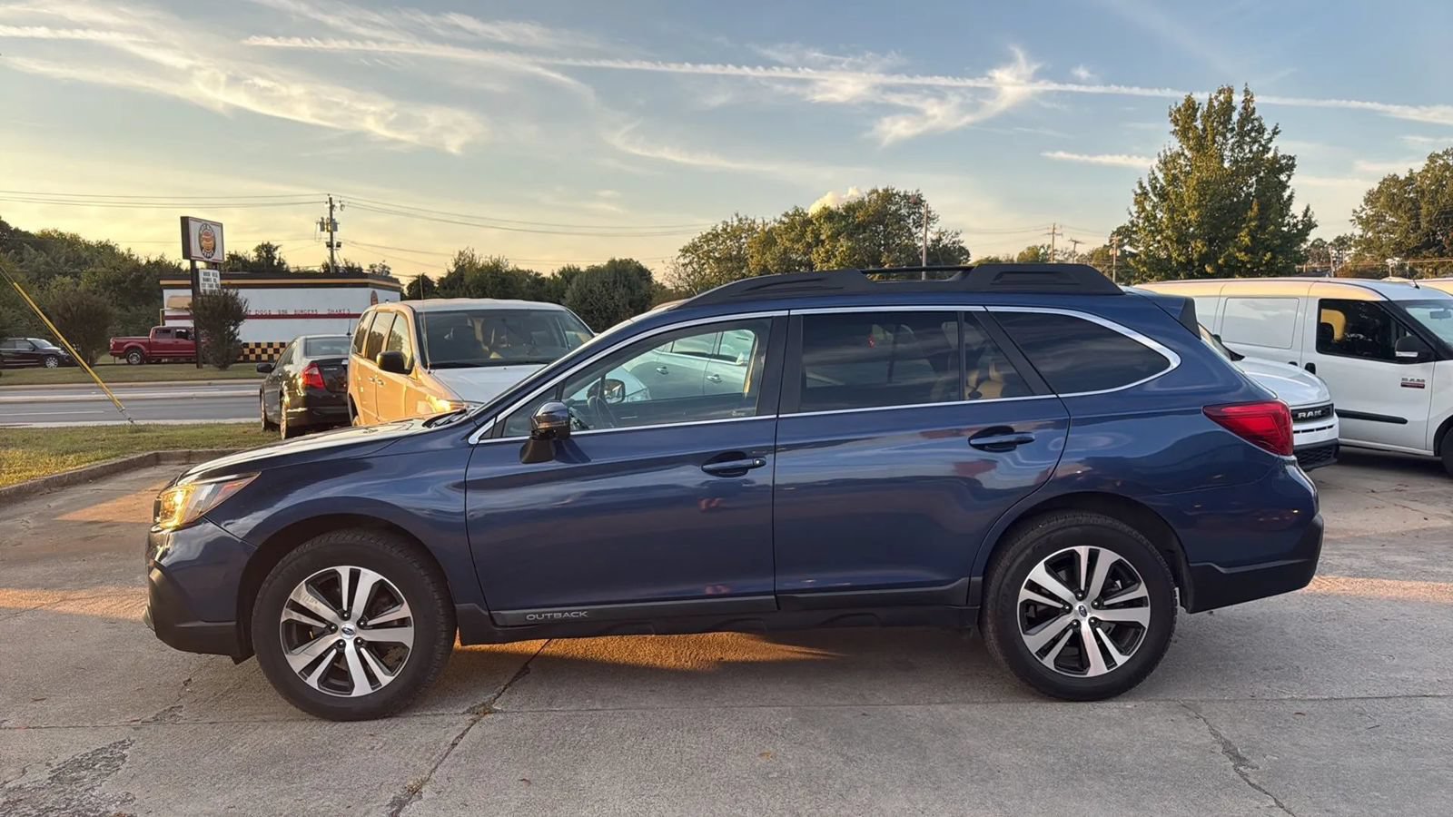 Used 2019 Subaru Outback 2.5i Limited AWD/4WD image 2
