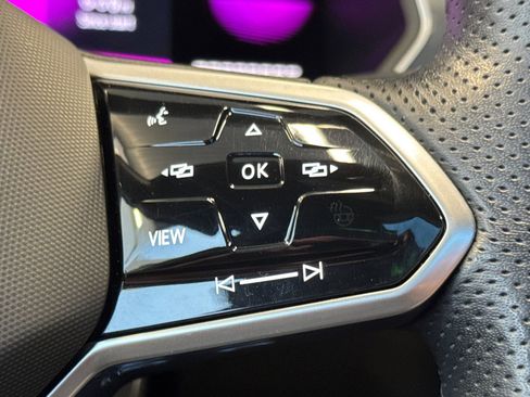 Used 2022 Volkswagen Tiguan SE R-Line FWD image 32